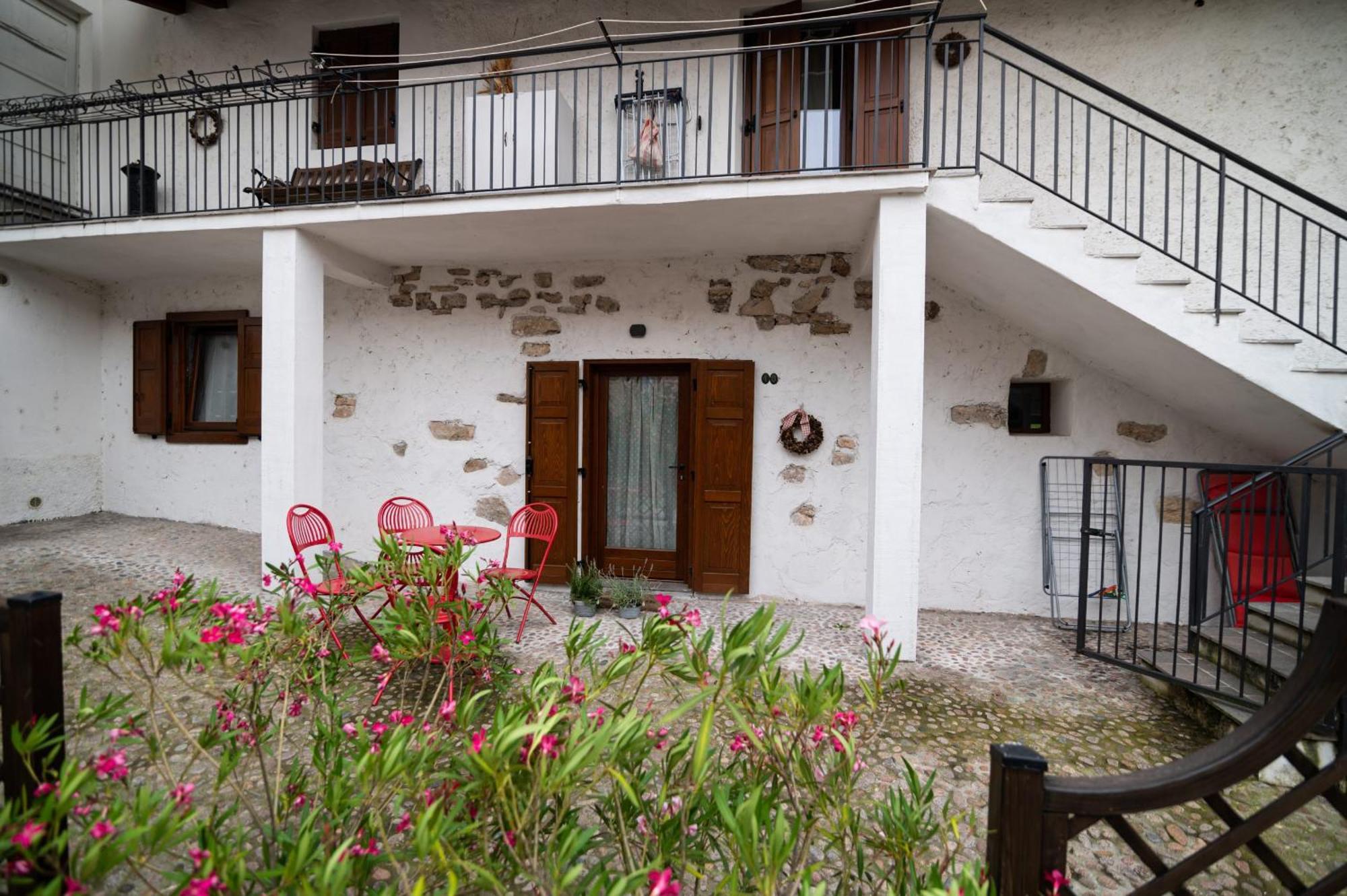 Cottage Lavanda E Rosmarino ลาวิส ภายนอก รูปภาพ